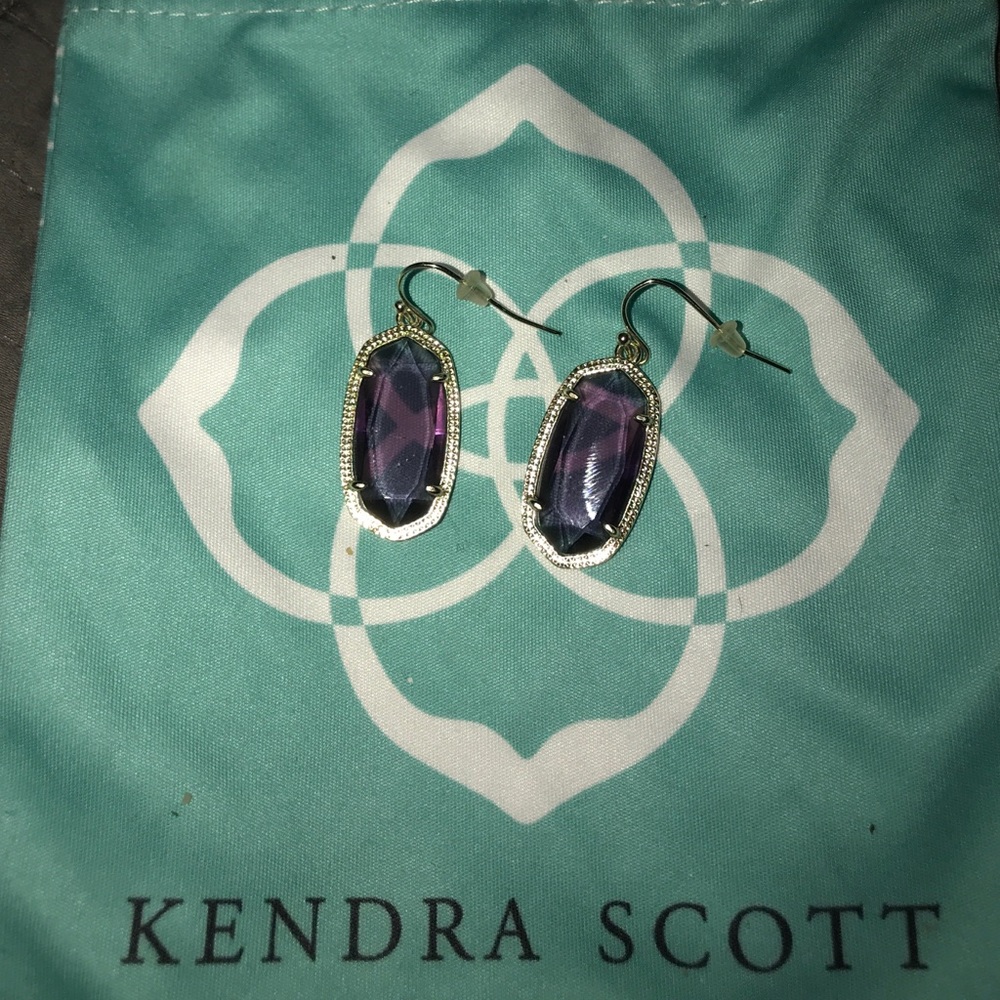 Kendra Scott grape Dani’s. Excellent condition.